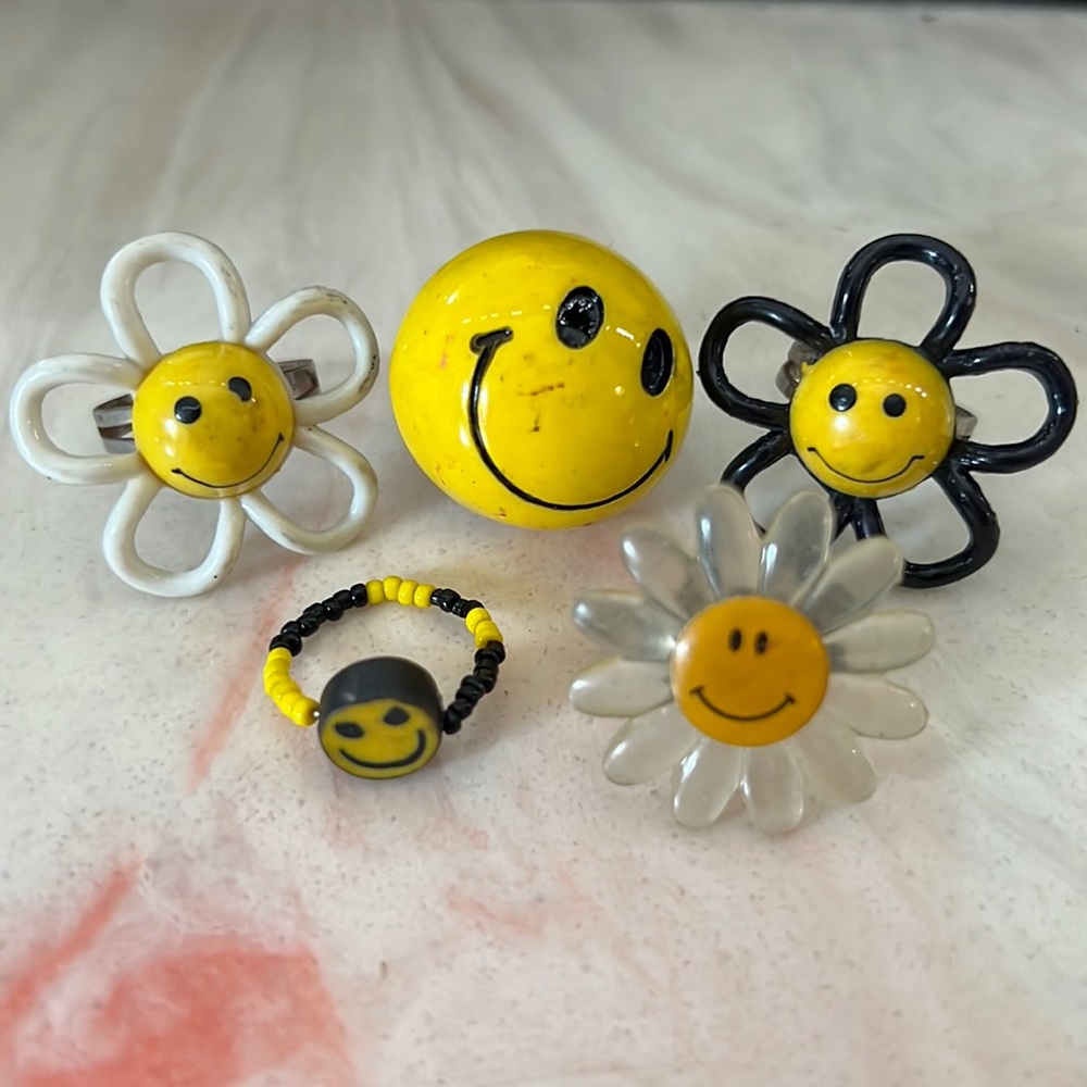 Vintage smiley rings lot